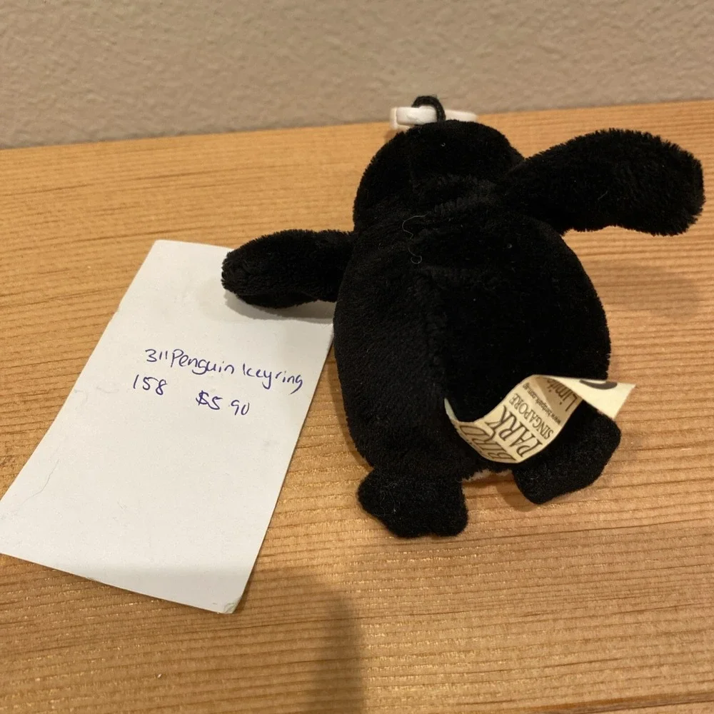 Jurong Bird Park Keychain Penguin Owl‎ Limited Edition